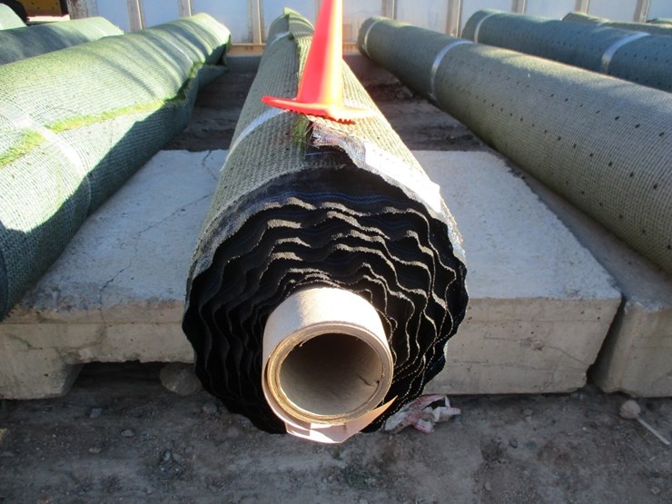250unused-roll-of-artificial-turf-image-3