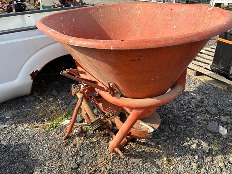 fertilizer-spreader-image-5