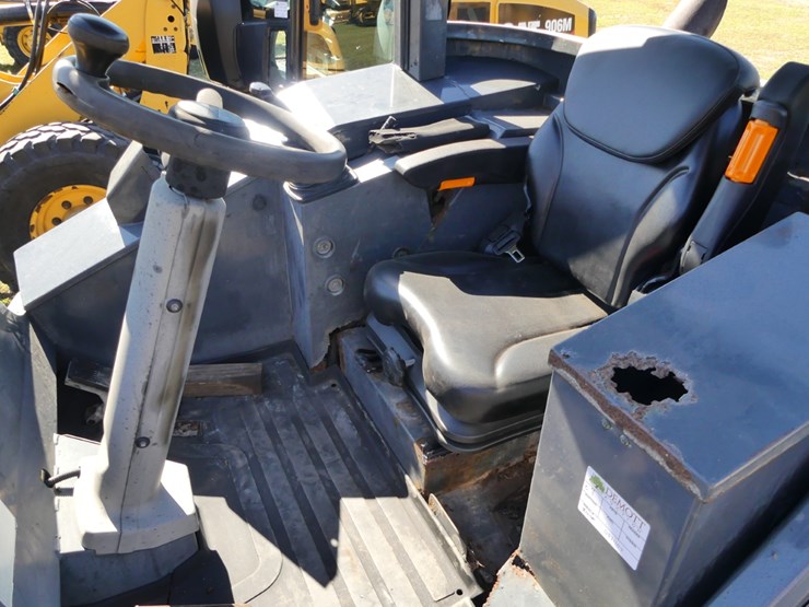 2015-deere-204k-image-11