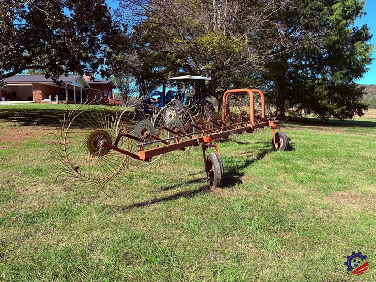 enoagricola-rossi-rt7-9-9-wheel-hay-rake-image-3