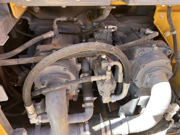 2019-deere-670g-lc-image-61