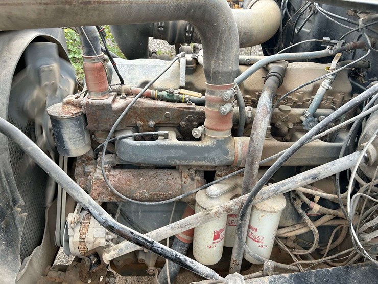 1989-mack-r690t-fuel-&-lube-truck-image-22