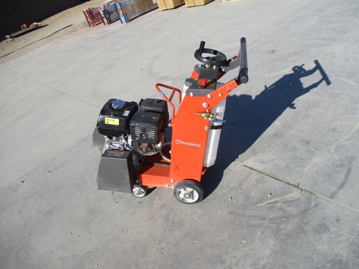 husqvarna-fs400-lv-walk-behind-concrete-saw,-image-2