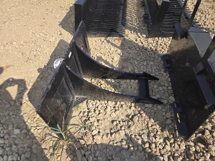 #5889-•-new-skid-steer-rock-digger-image-2