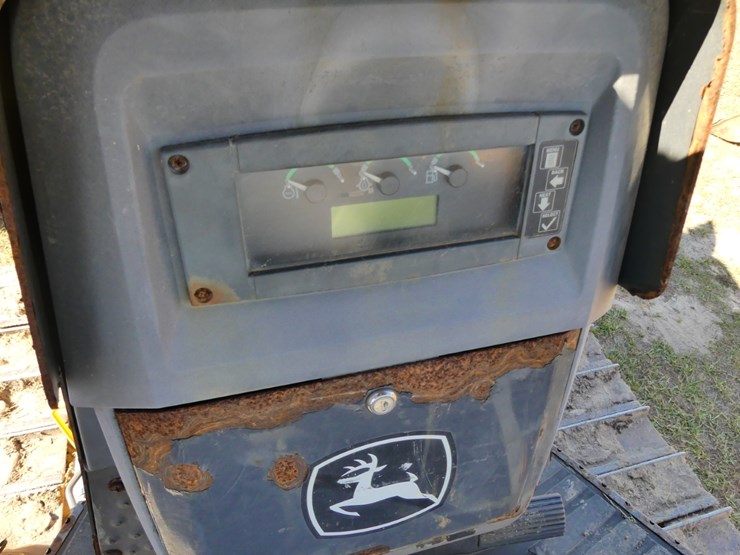 2019-deere-550k-image-14