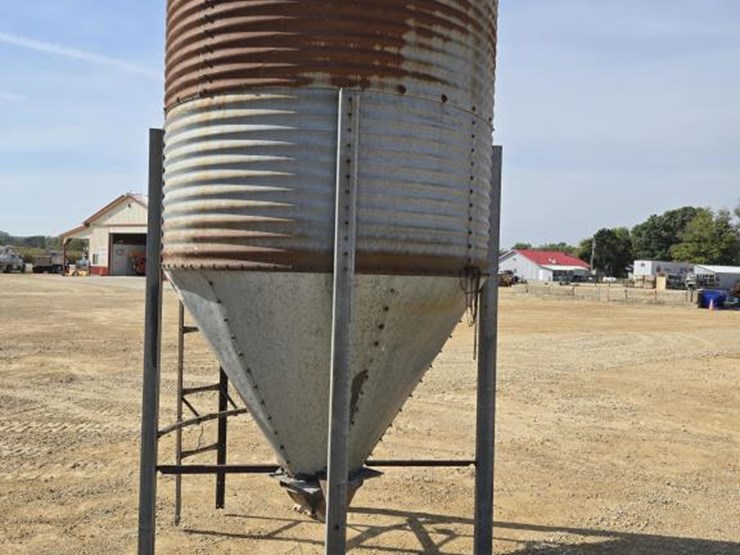 #5831-•-3-ton-bulk-bin-image-4