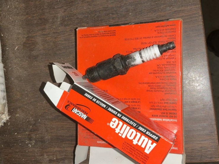 #753-•-grinder-stones,-spider-gauge,-bearings-and-miscellaneous-parts-image-18