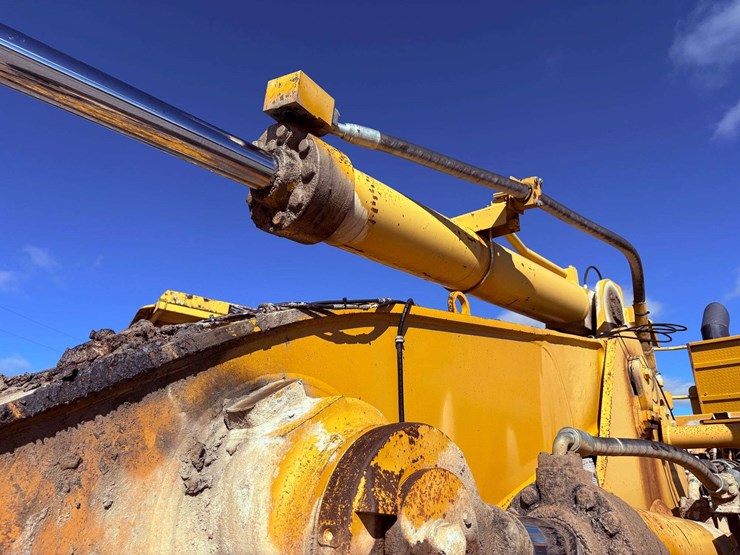 2001-caterpillar-988g-image-11