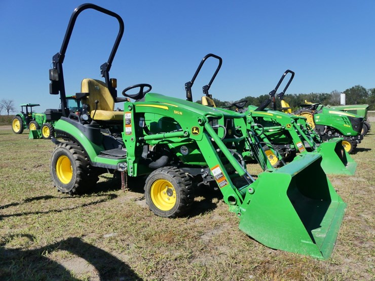2022-john-deere-1025r-image-1