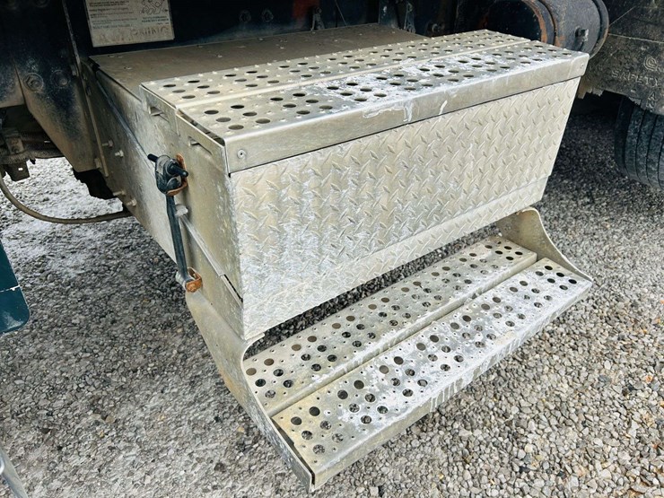 1999-freightliner-tri-axle-dump-truck-image-82