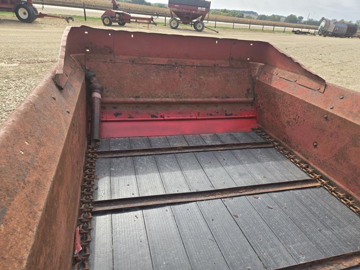 new-holland-155-image-4