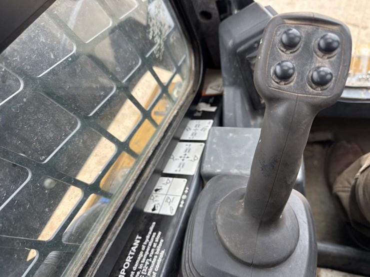 2019-deere-331g-image-30