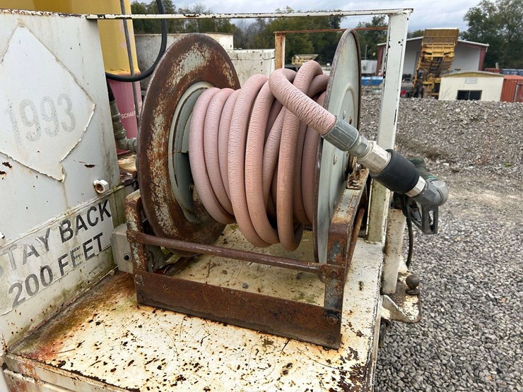 1989-mack-r690t-fuel-&-lube-truck-image-52