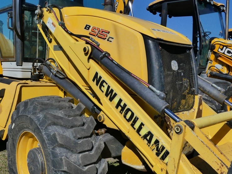new-holland-b95c-image-13