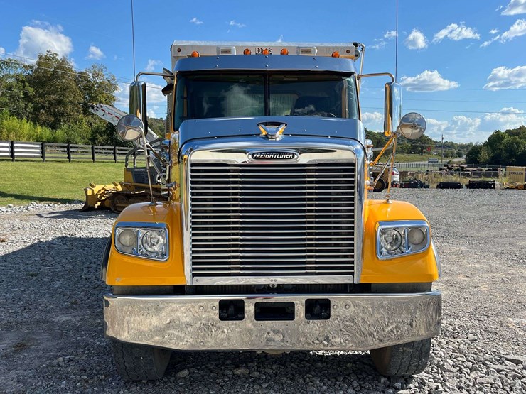 2020-freightliner-122sd-image-17