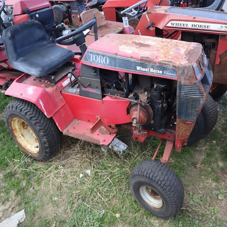 Wheel Horse Lawn & Garden Tractor