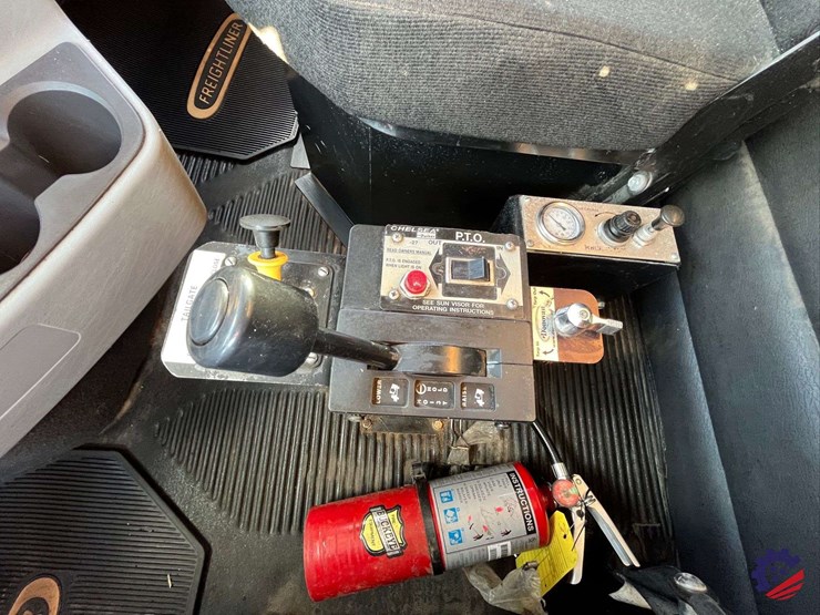 2020-freightliner-122sd-image-65