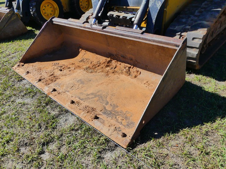 2018-deere-323e-image-12