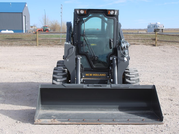 2023-new-holland-l328-image-3