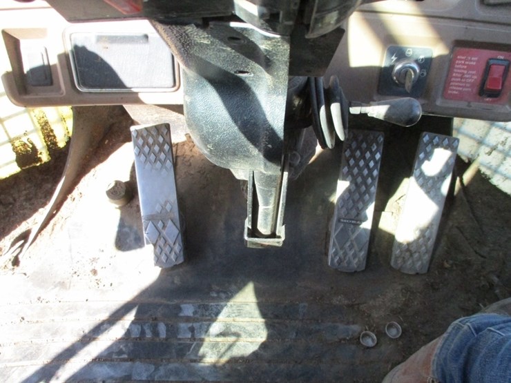 2000-deere-624h-image-13