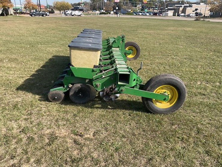 #52-•-1974-john-deere-p7100-planter-image-6