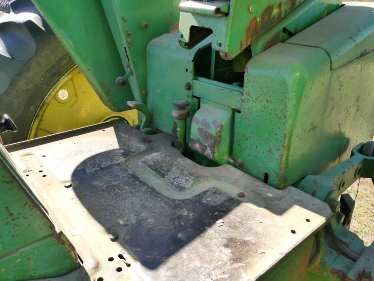 john-deere-2520-image-9