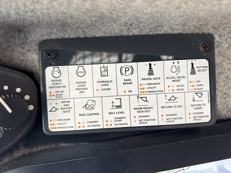 2019-deere-331g-image-33