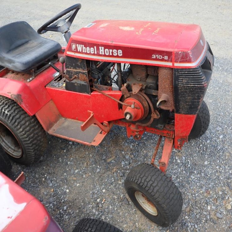 Wheel Horse Lawn & Garden Tractor