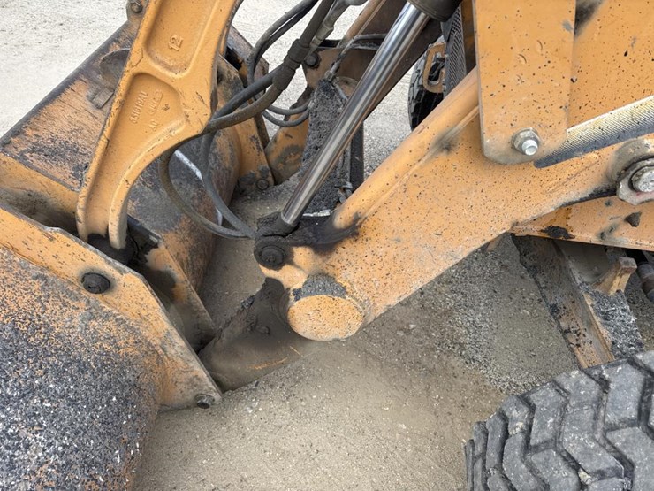 2007-case-570m-xt-image-30