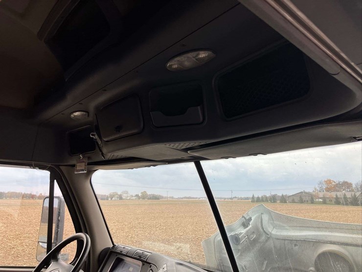 2013-freightliner-cascadia-image-96