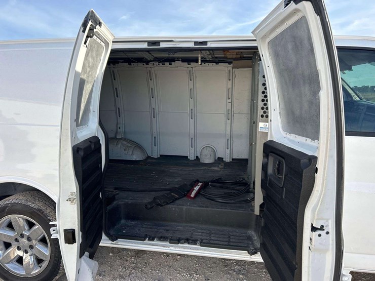 2006-gmc-3500-image-22