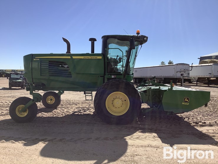 2021-john-deere-w235-image-4