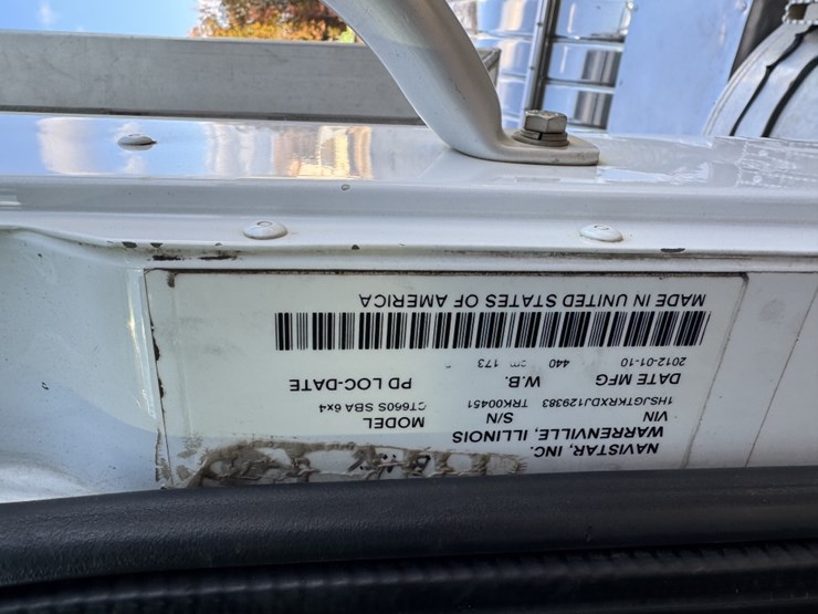 #4660-•-2013-cat-day-cab-truck-image-13