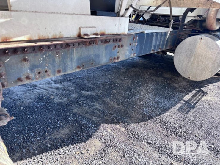 2003-volvo-10-image-52