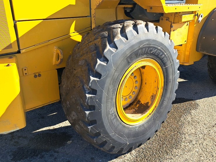 2018-deere-524k-image-38