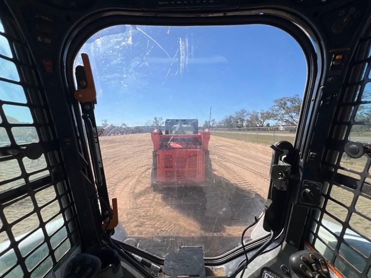 2021-bobcat-t870-image-36