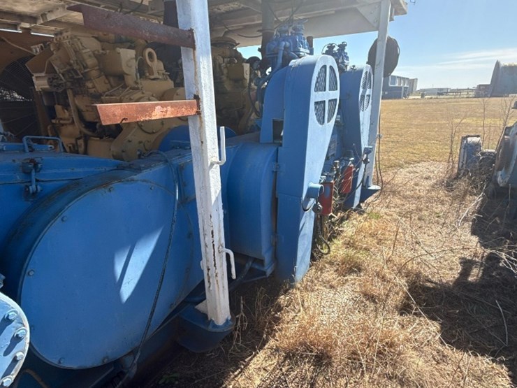 caterpillar-d353-image-12