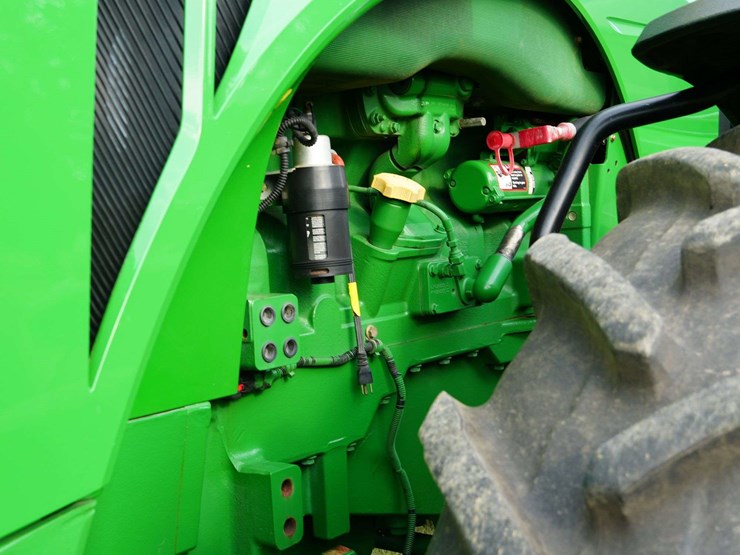 2012-john-deere-8235r-image-38