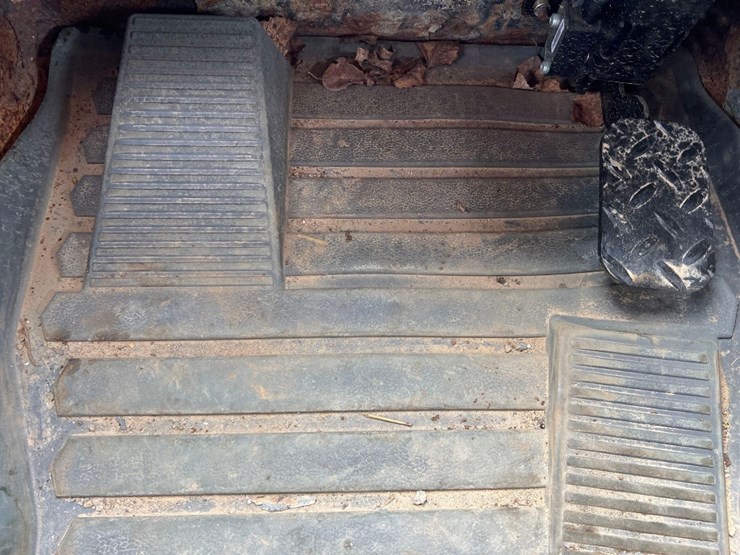 2021-caterpillar-259d3-image-35