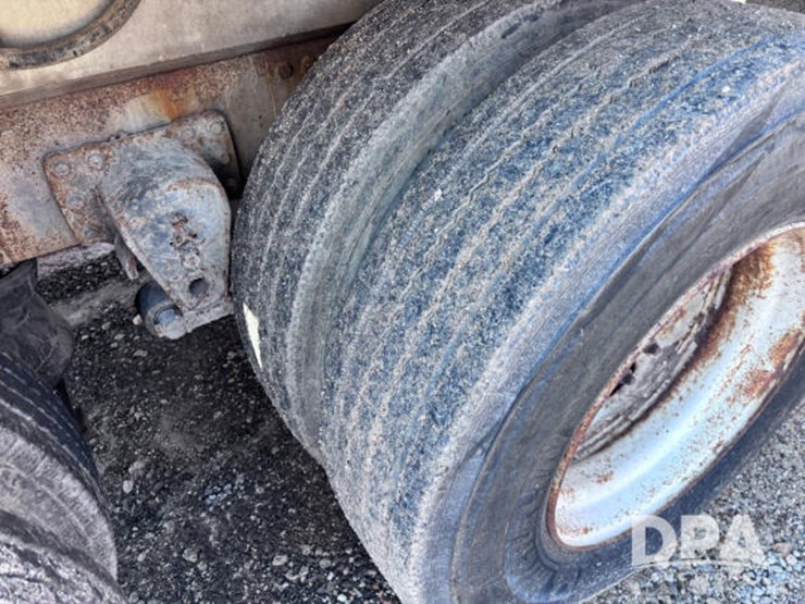 2003-volvo-10-image-38