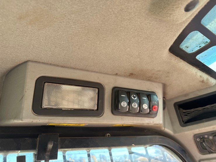 2018-caterpillar-259d-image-26