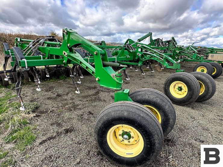 john-deere-1830-image-5