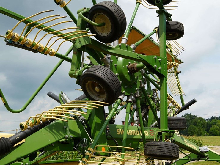 krone-swadro-twin-rotary-hay-rake-image-23