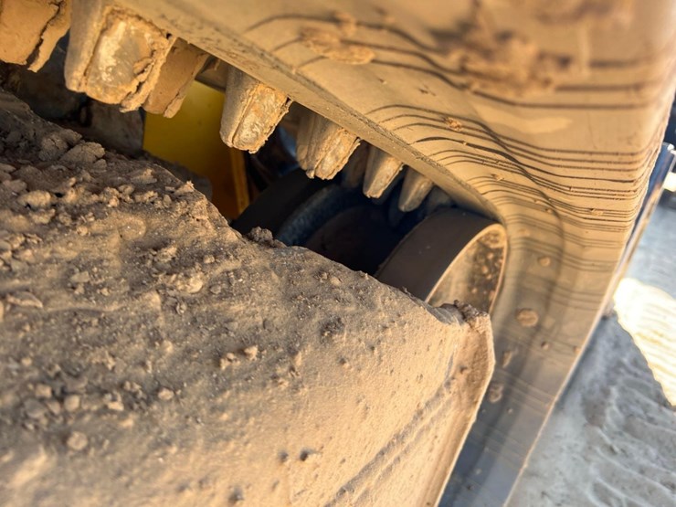 2020-deere-333g-image-15