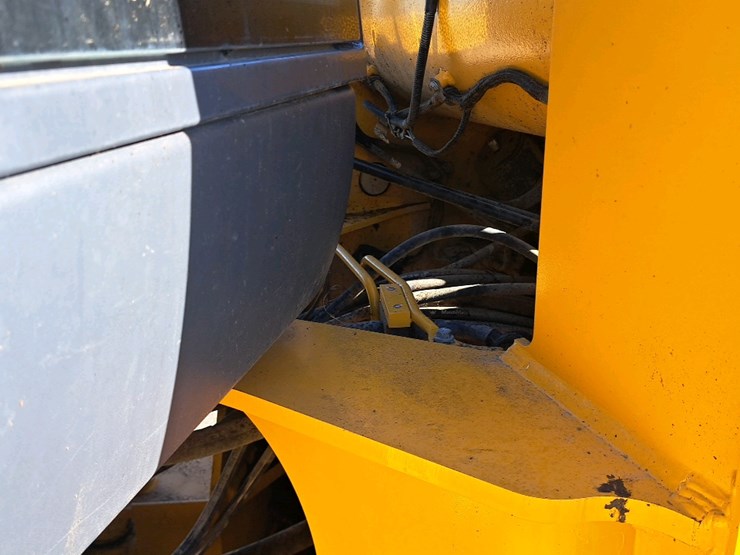 2018-deere-524k-image-25