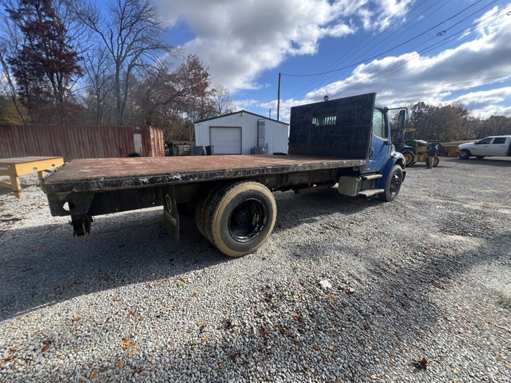 2007-freightliner-108sd-image-17