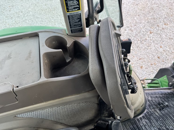 john-deere-6120e-image-12