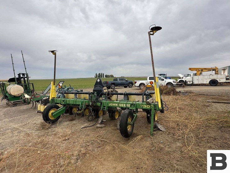 john-deere-7300-image-1