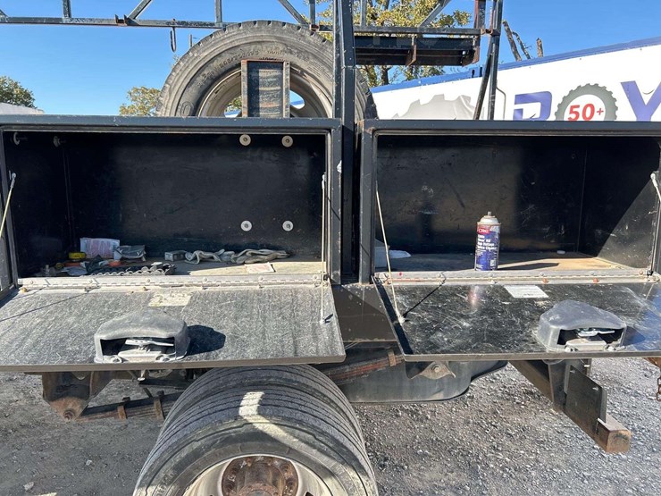 2018-dodge-ram-5500-4x4-crew-cab-flatbed-service-truck-image-21