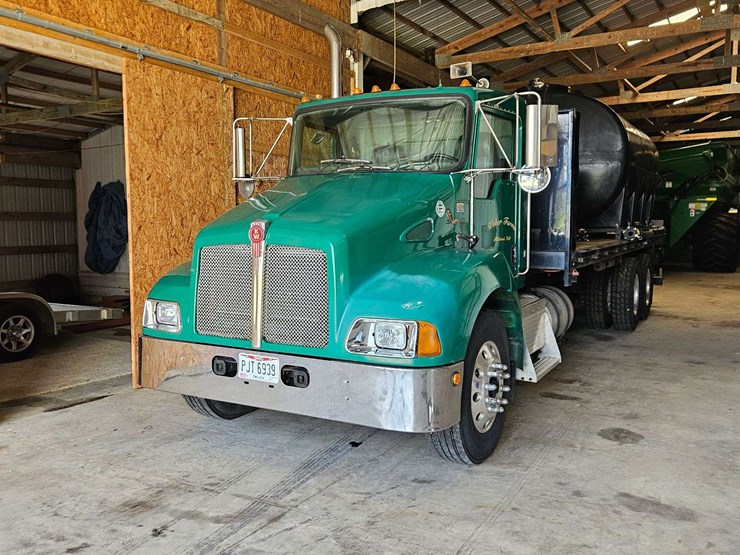 2005-kenworth-t300-image-2